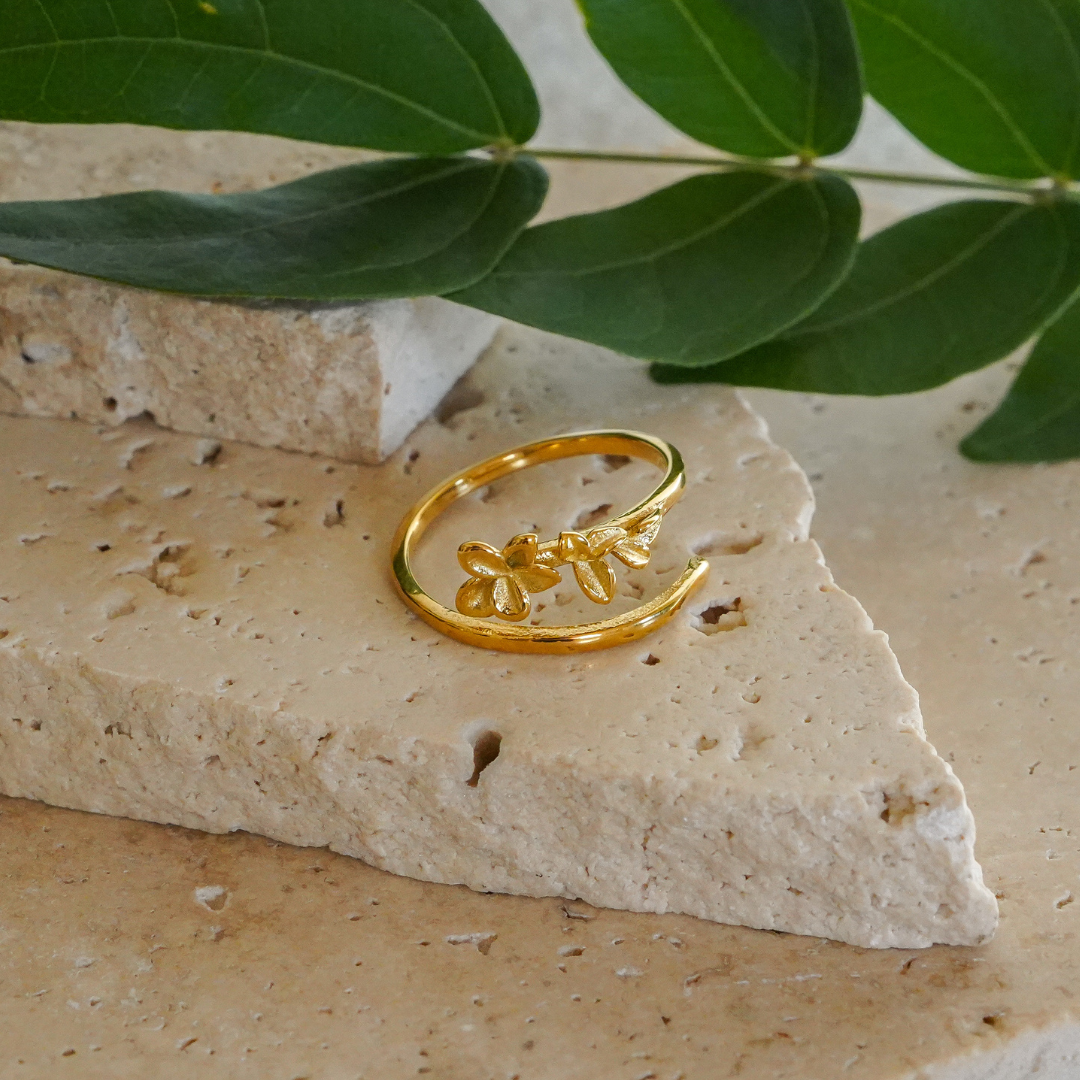 Fleur Open Twist Flower Ring