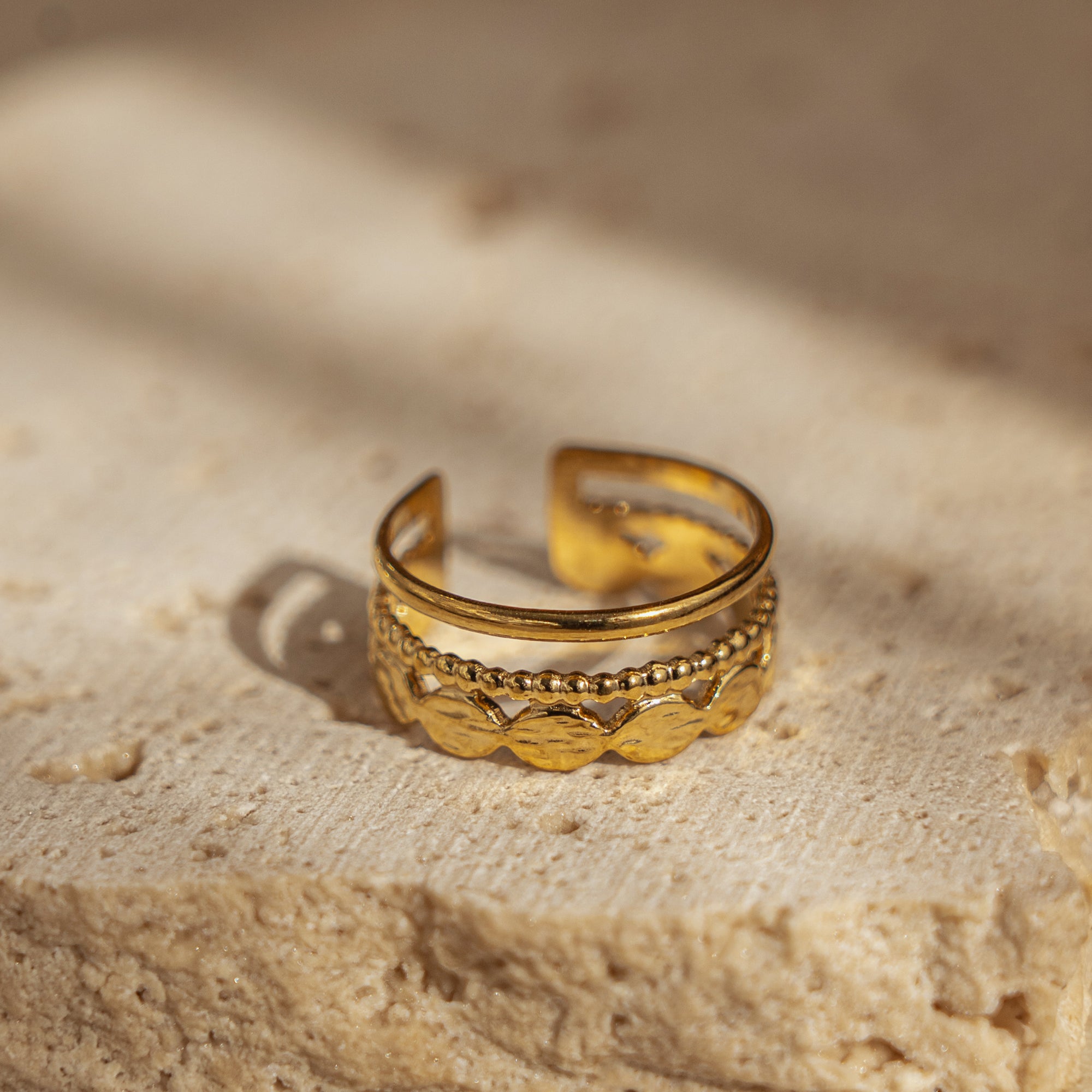 Hammered circle ring