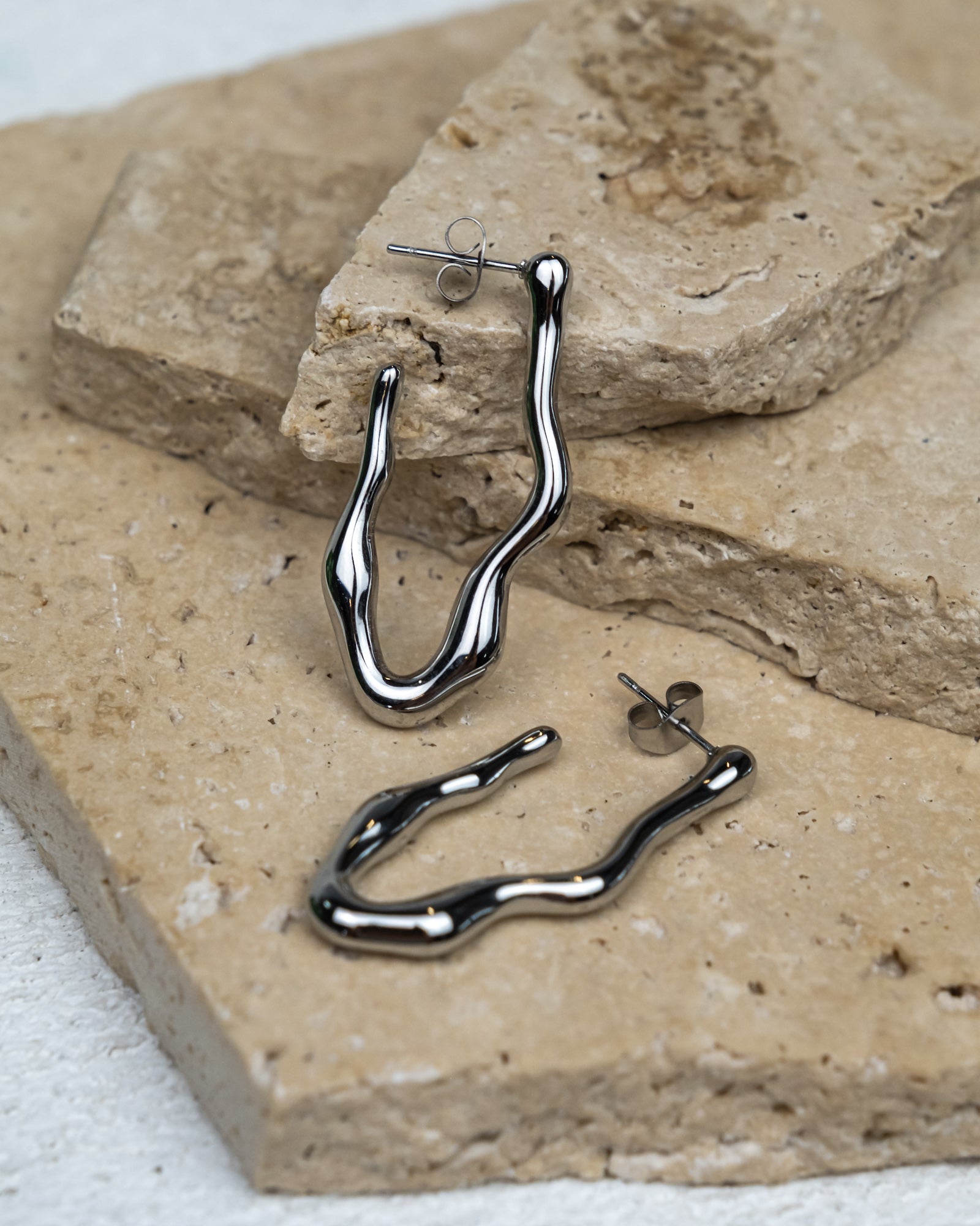 Flora Curvy Drop Earrings
