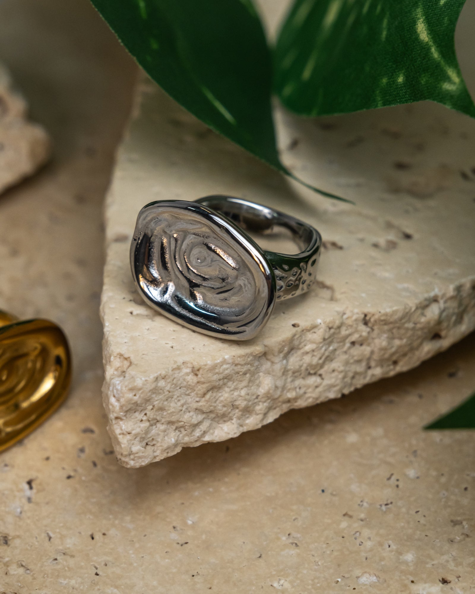 Nox Engraved Ring