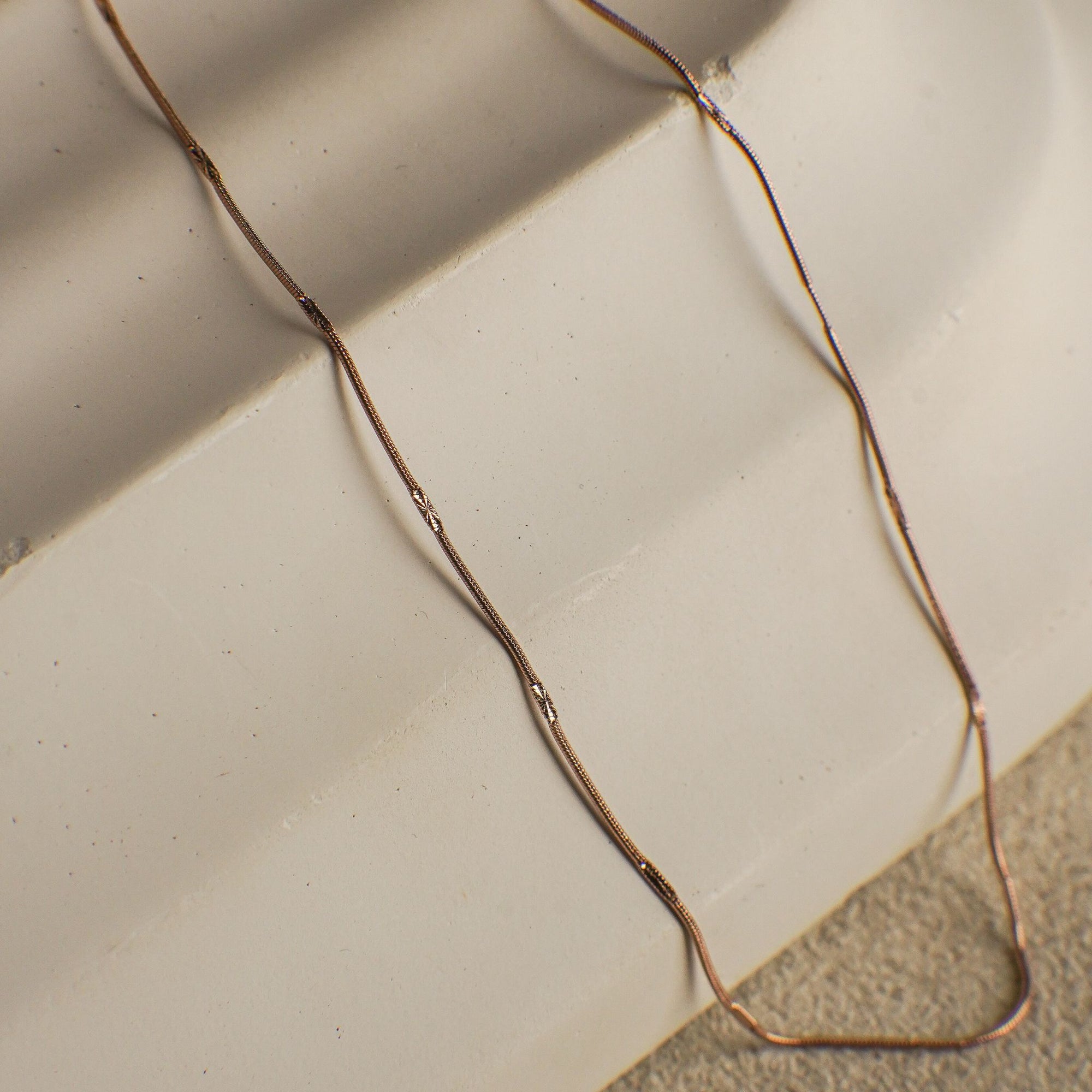 Thin metal wire on a textured surface